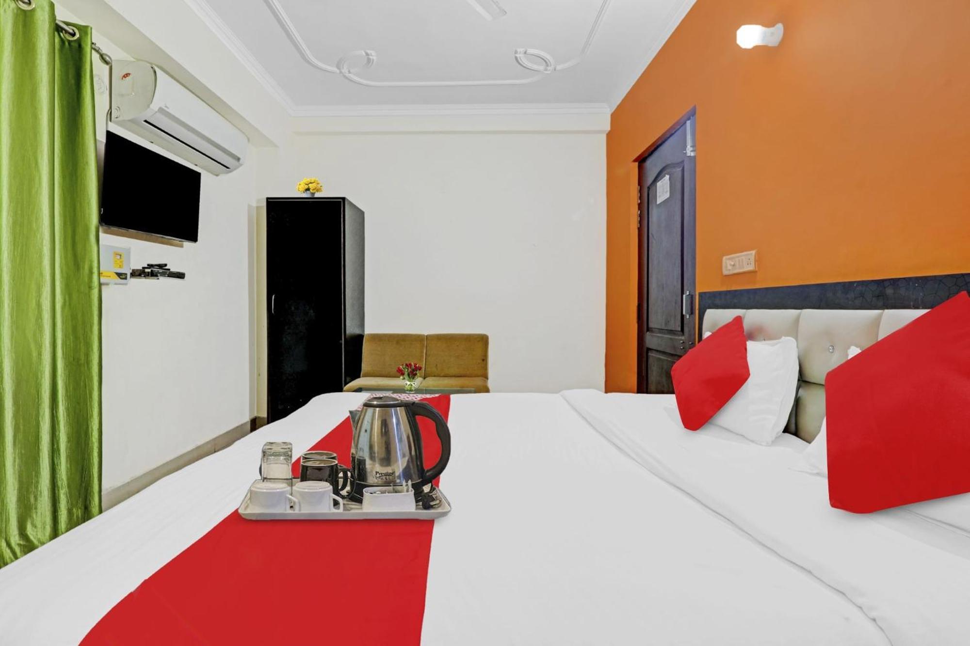 Hotel O J.D Palace Chinhat Esterno foto