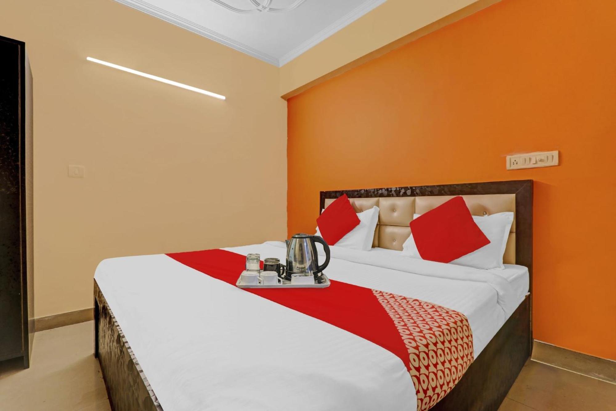Hotel O J.D Palace Chinhat Esterno foto