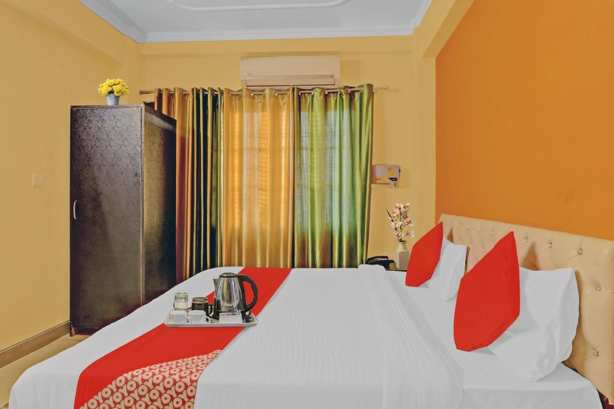 Hotel O J.D Palace Chinhat Esterno foto
