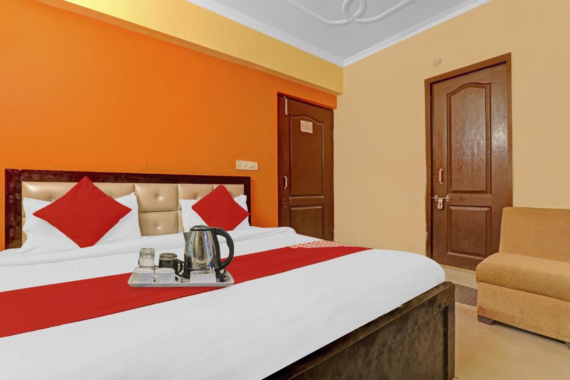 Hotel O J.D Palace Chinhat Esterno foto