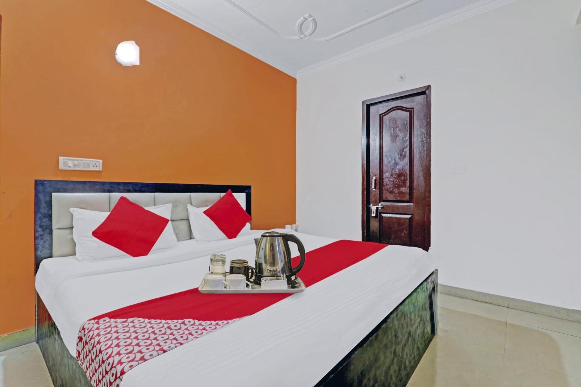 Hotel O J.D Palace Chinhat Esterno foto