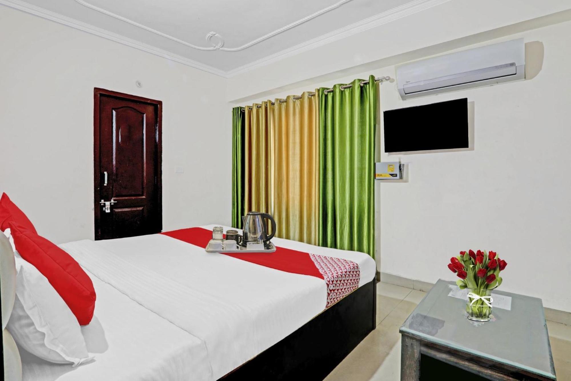 Hotel O J.D Palace Chinhat Esterno foto