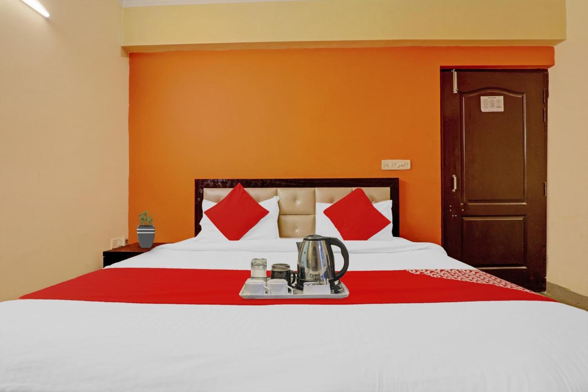 Hotel O J.D Palace Chinhat Esterno foto
