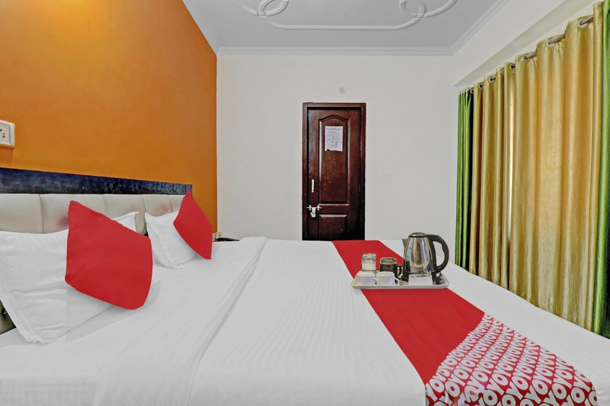 Hotel O J.D Palace Chinhat Esterno foto