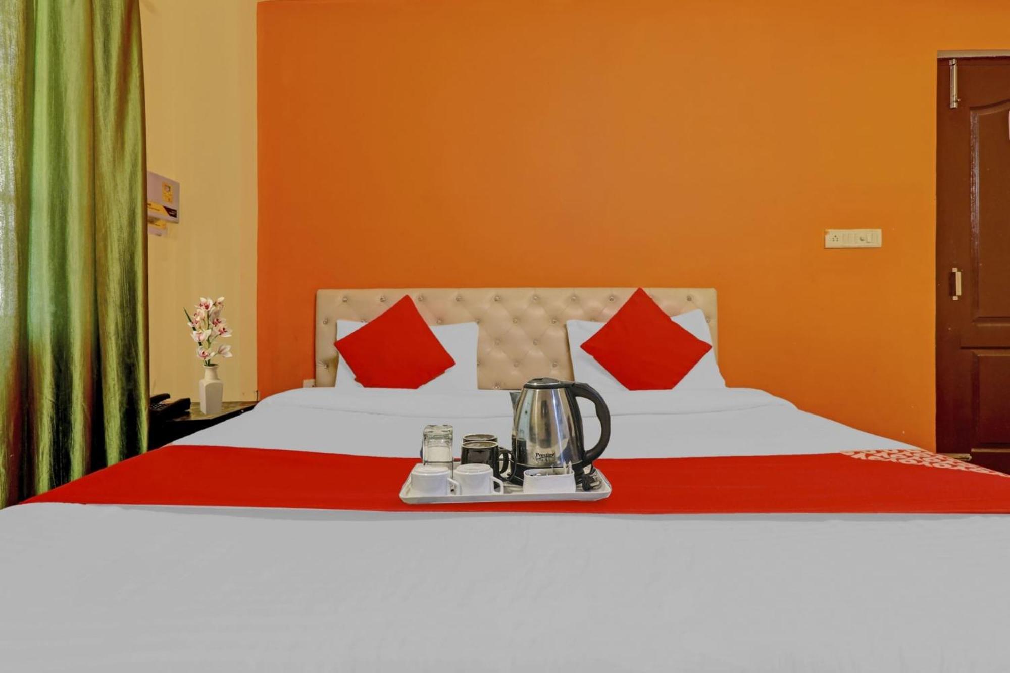 Hotel O J.D Palace Chinhat Esterno foto