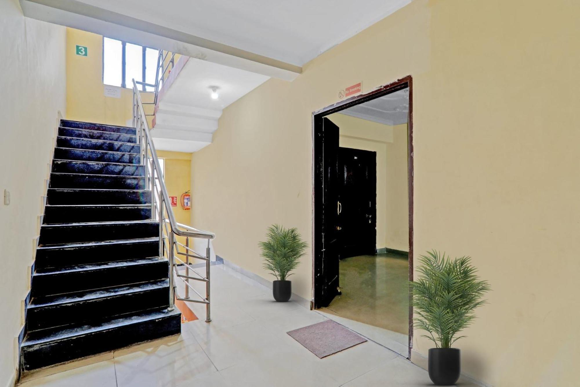 Hotel O J.D Palace Chinhat Esterno foto