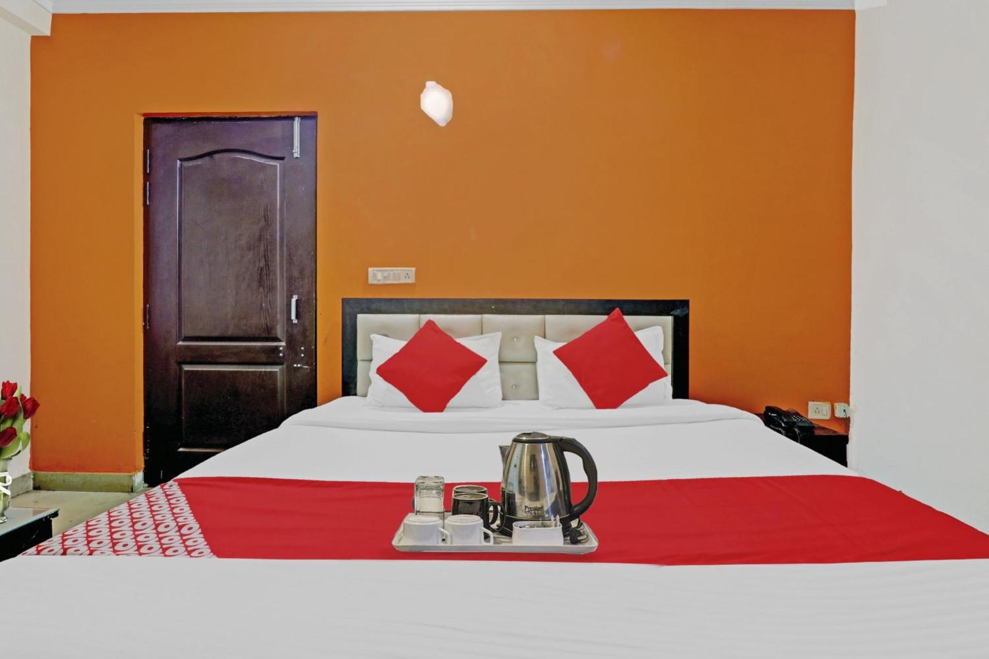 Hotel O J.D Palace Chinhat Esterno foto