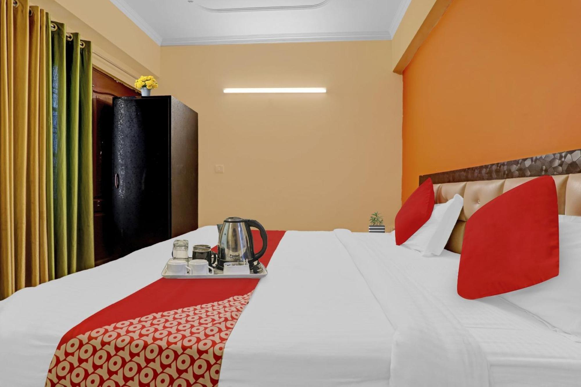Hotel O J.D Palace Chinhat Esterno foto