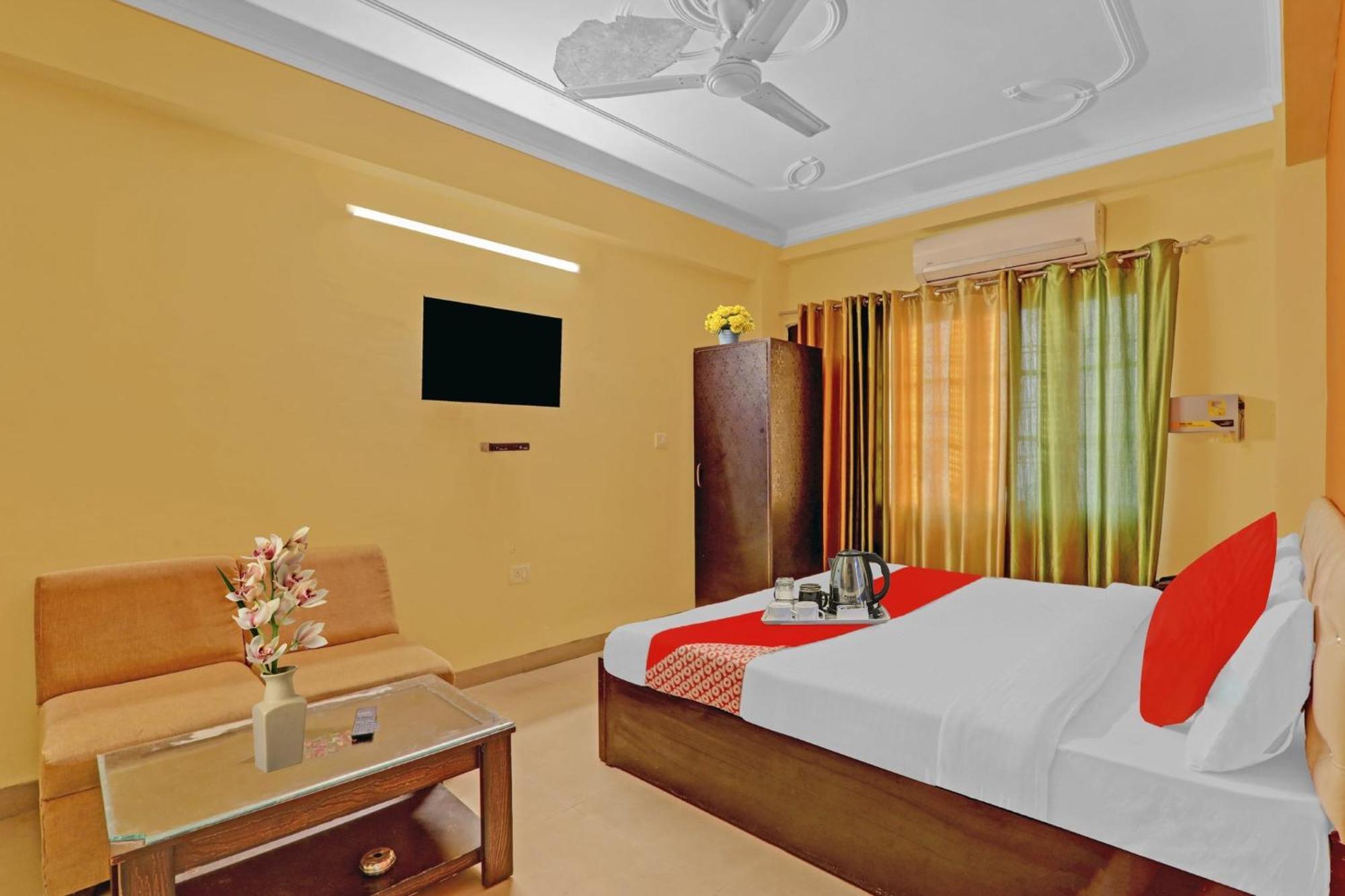 Hotel O J.D Palace Chinhat Esterno foto